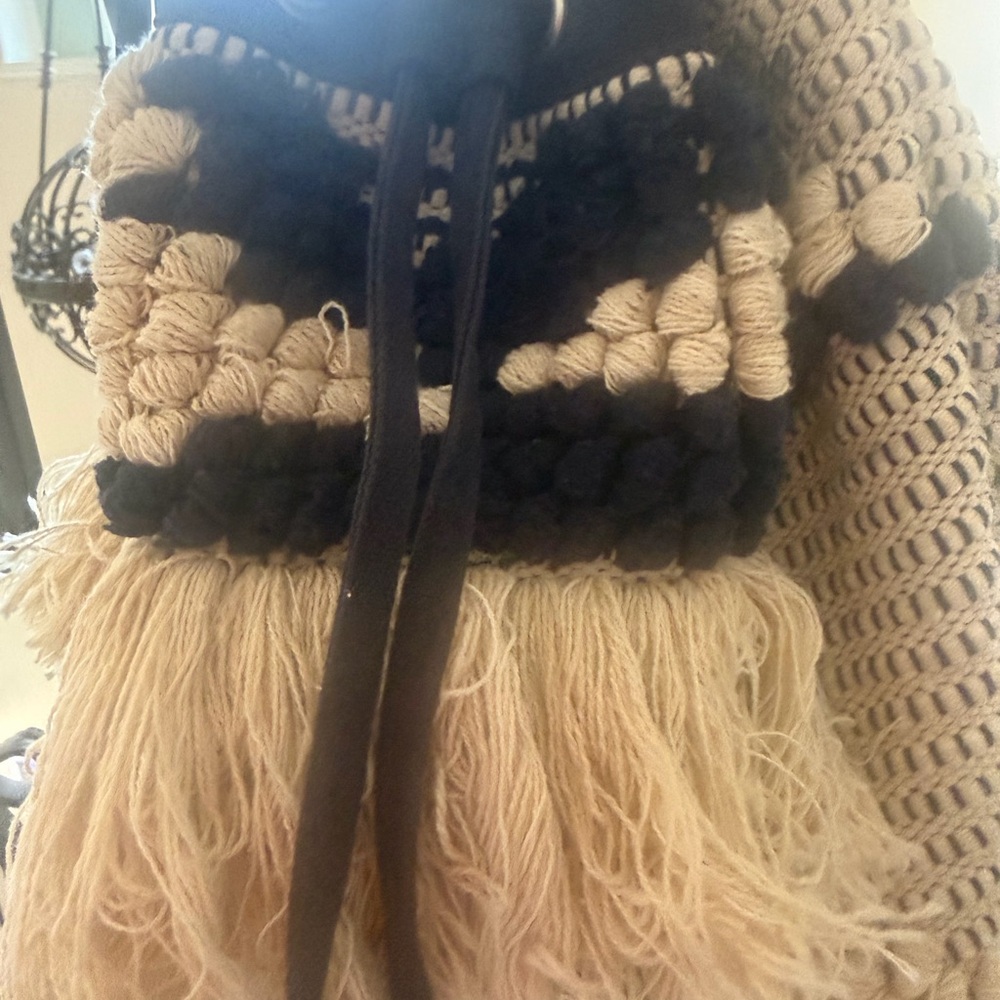 Hobo Woven Tassel Bag -Navy and Cream - Picture 3 of 5